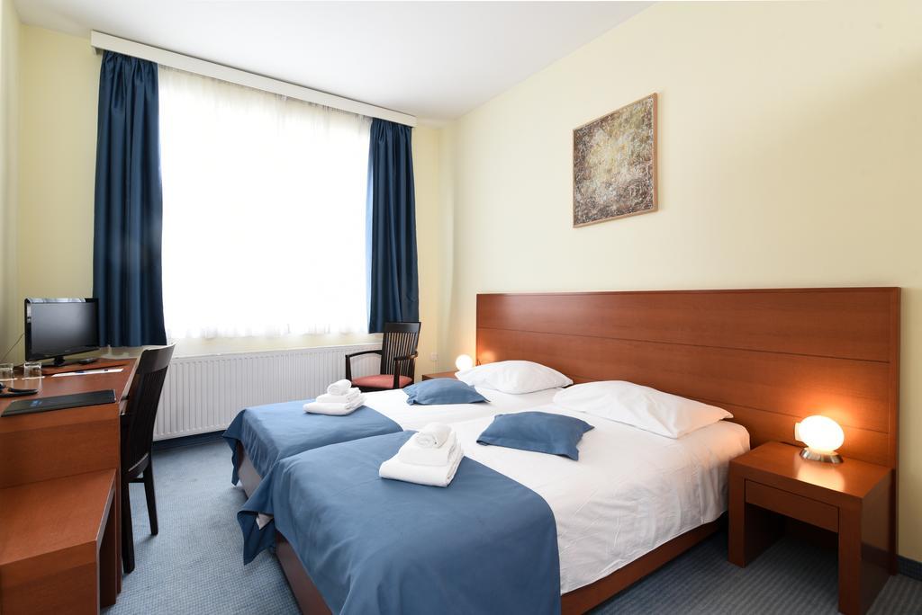 Hotel Park 로브란 외부 사진